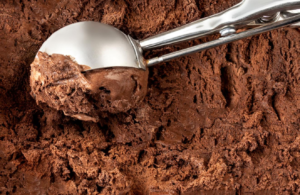 Read more about the article Hjemmelavet chokoladeis – Opskrift