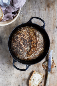 Read more about the article Surdejsbrød med røremaskine – Nem opskrift (perfekt sprød skorpe)